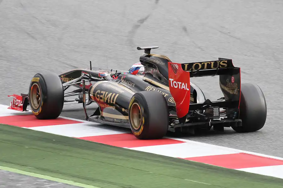 219 | 2011 | Barcelona | Renault R31 | Vitali Petrov | © carsten riede fotografie