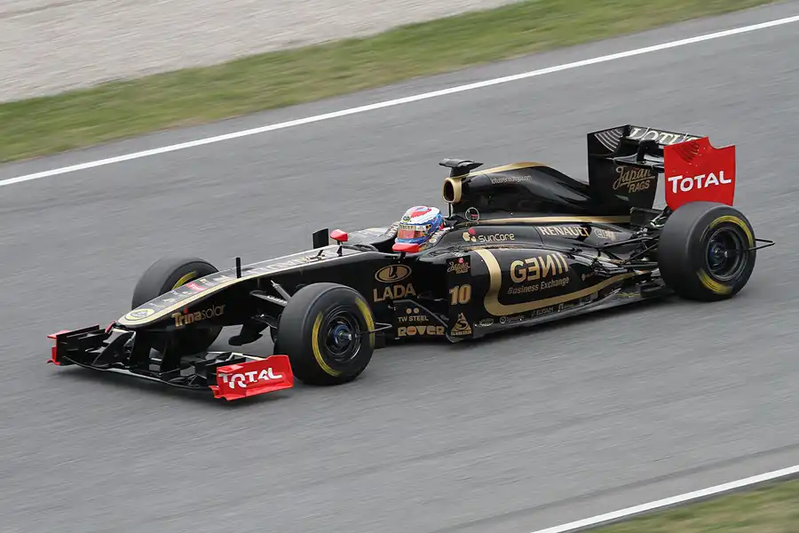 222 | 2011 | Barcelona | Renault R31 | Vitali Petrov | © carsten riede fotografie