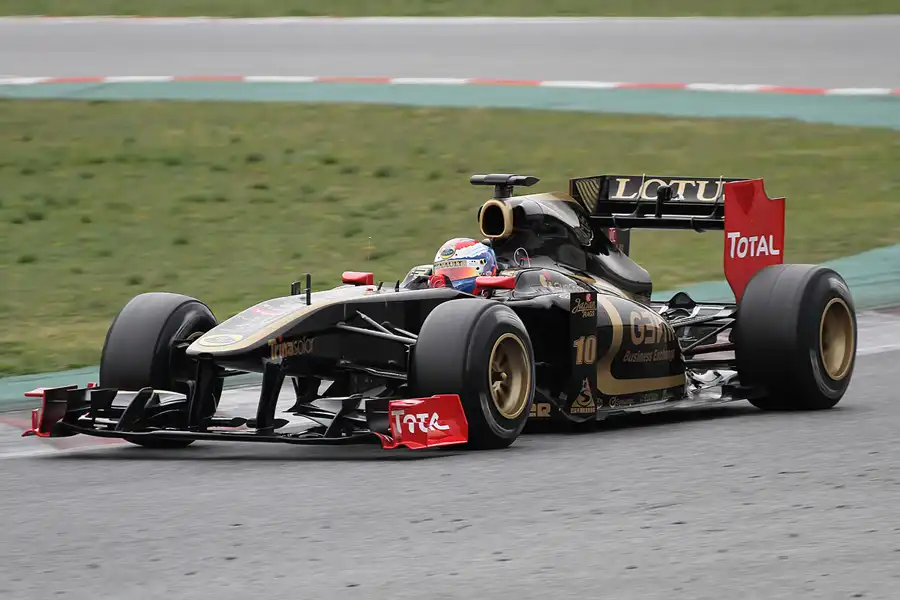 223 | 2011 | Barcelona | Renault R31 | Vitali Petrov | © carsten riede fotografie