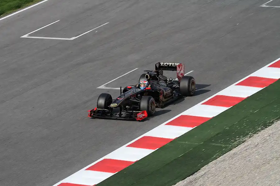 224 | 2011 | Barcelona | Renault R31 | Vitali Petrov | © carsten riede fotografie