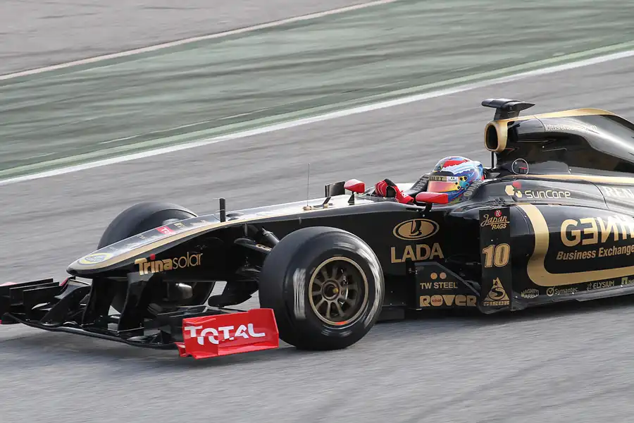 225 | 2011 | Barcelona | Renault R31 | Vitali Petrov | © carsten riede fotografie