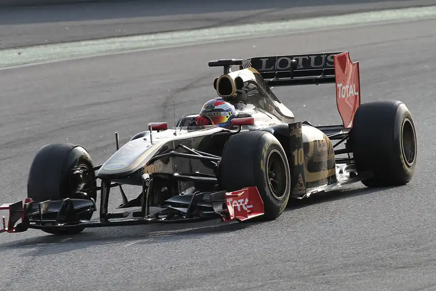 226 | 2011 | Barcelona | Renault R31 | Vitali Petrov | © carsten riede fotografie