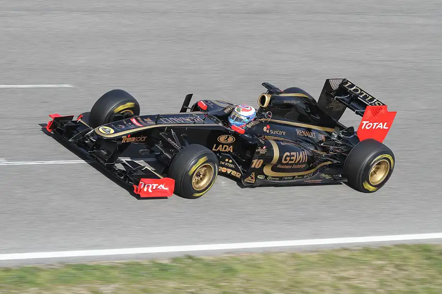 227 | 2011 | Barcelona | Renault R31 | Vitali Petrov | © carsten riede fotografie