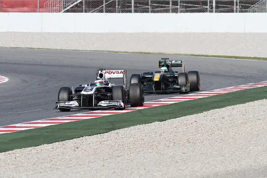 296 | 2011 | Barcelona | Williams-Cosworth FW33 | Rubens Barrichello + Lotus-Renault T128 | Heikki Kovalainen | © carsten riede fotografie