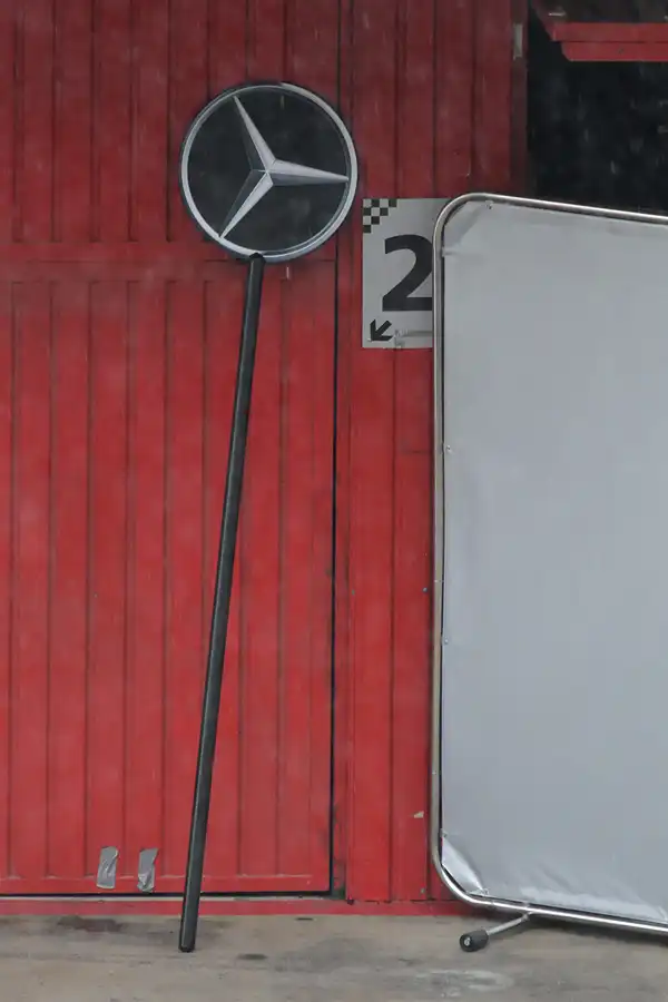 062 | 2011 | Barcelona | Mercedes Benz – 13:50 | © carsten riede fotografie