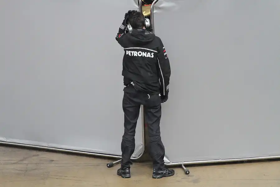 073 | 2011 | Barcelona | Mercedes Benz – 14:27 | © carsten riede fotografie