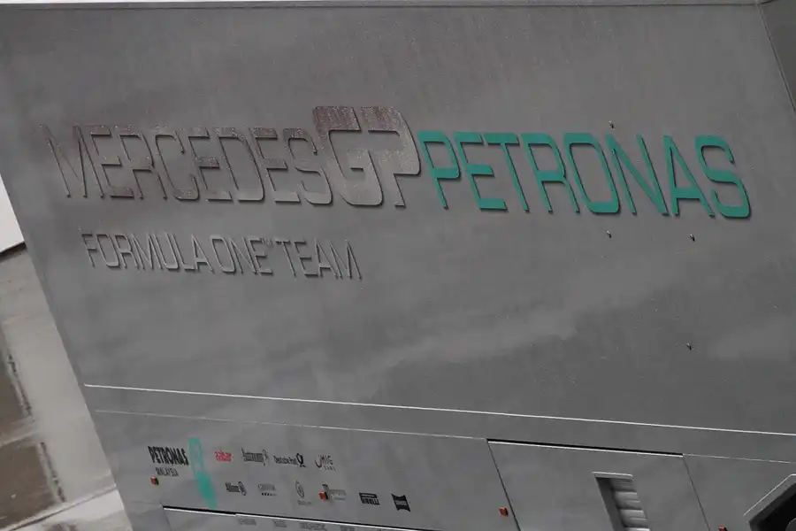 155 | 2011 | Barcelona | Mercedes Benz – 16:44 | © carsten riede fotografie