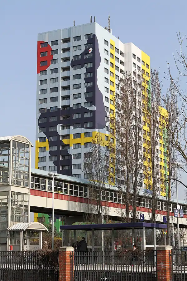 001 | 2011 | Berlin | Gustavo-Haus | © carsten riede fotografie