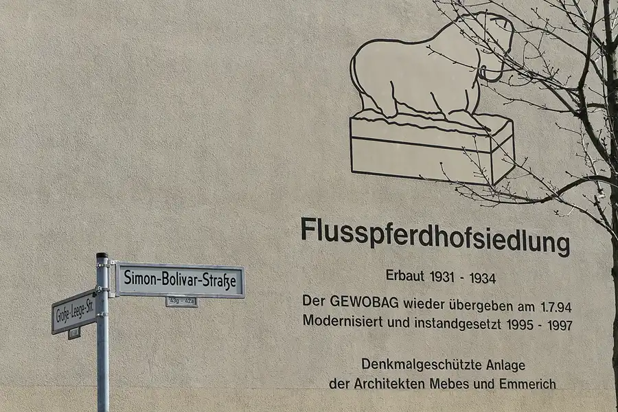 103 | 2011 | Berlin | Simon-Bolivar-Strasse | © carsten riede fotografie