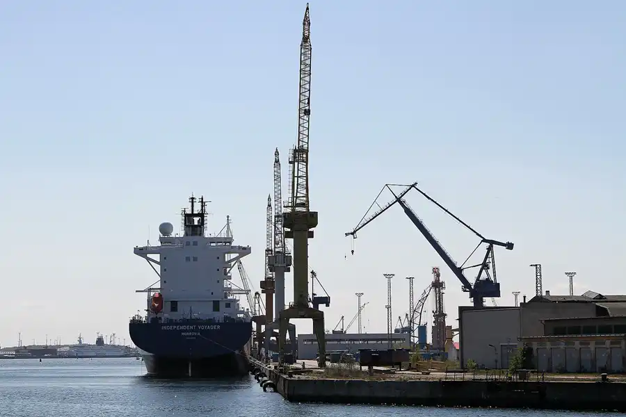 001 | 2011 | Rostock-Warnemünde | Werftanlagen | © carsten riede fotografie