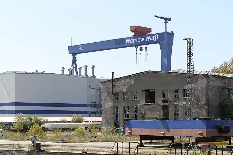 002 | 2011 | Rostock-Warnemünde | Werftanlagen | © carsten riede fotografie