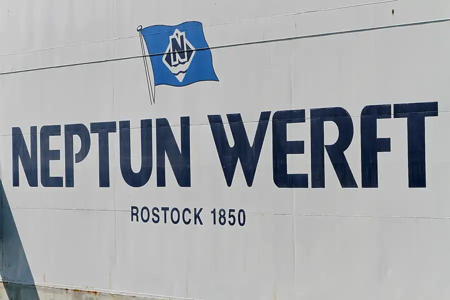 008 | 2011 | Rostock-Warnemünde | Werftanlagen | © carsten riede fotografie