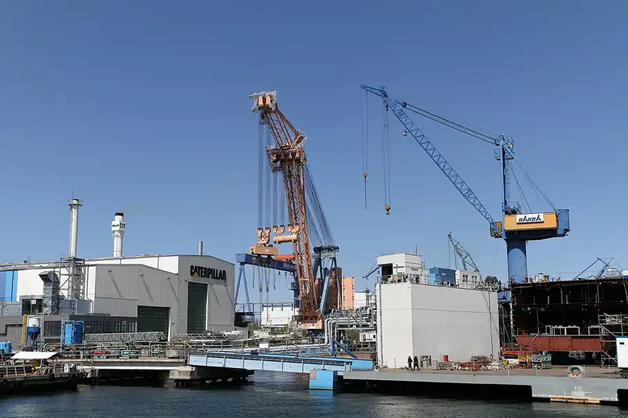 009 | 2011 | Rostock-Warnemünde | Werftanlagen | © carsten riede fotografie