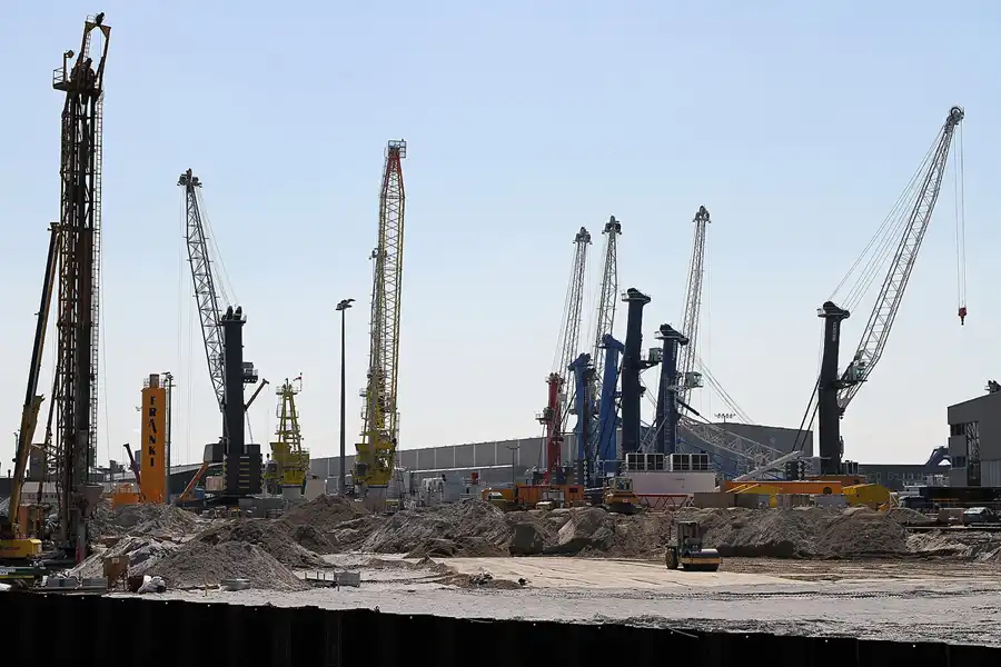 016 | 2011 | Rostock-Warnemünde | Werftanlagen | © carsten riede fotografie