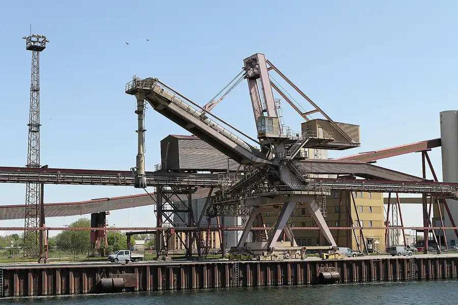 019 | 2011 | Rostock-Warnemünde | Werftanlagen | © carsten riede fotografie