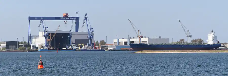 023 | 2011 | Rostock-Warnemünde | Werftanlagen | © carsten riede fotografie