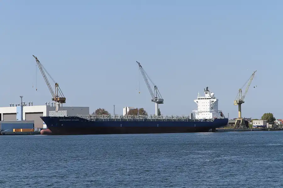 024 | 2011 | Rostock-Warnemünde | Werftanlagen | © carsten riede fotografie