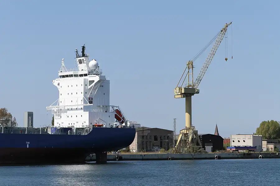 026 | 2011 | Rostock-Warnemünde | Werftanlagen | © carsten riede fotografie