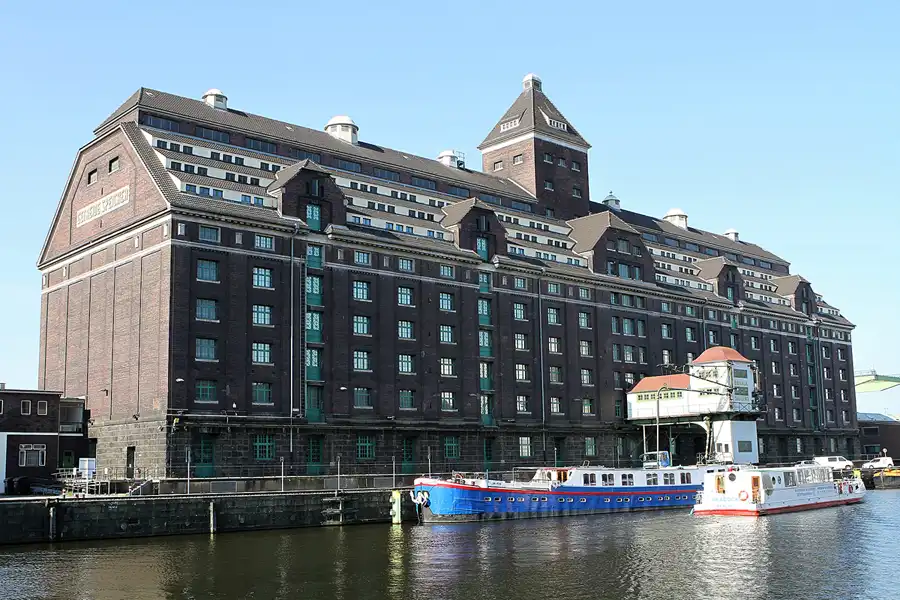 001 | 2011 | Berlin | Westhafen | © carsten riede fotografie