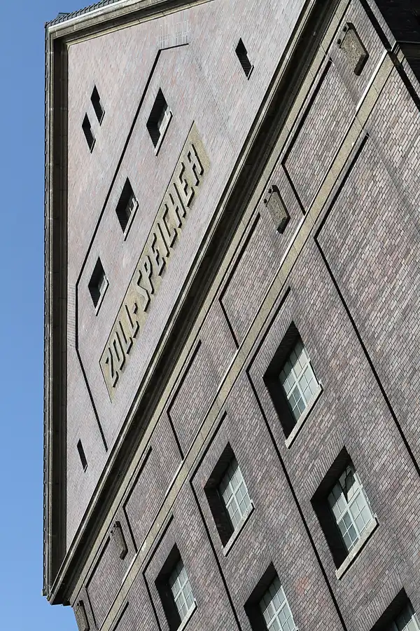 023 | 2011 | Berlin | Westhafen | © carsten riede fotografie