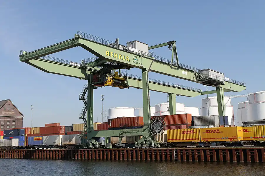 033 | 2011 | Berlin | Westhafen | © carsten riede fotografie