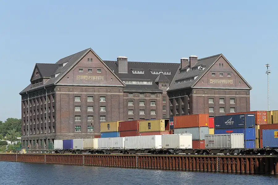 034 | 2011 | Berlin | Westhafen | © carsten riede fotografie