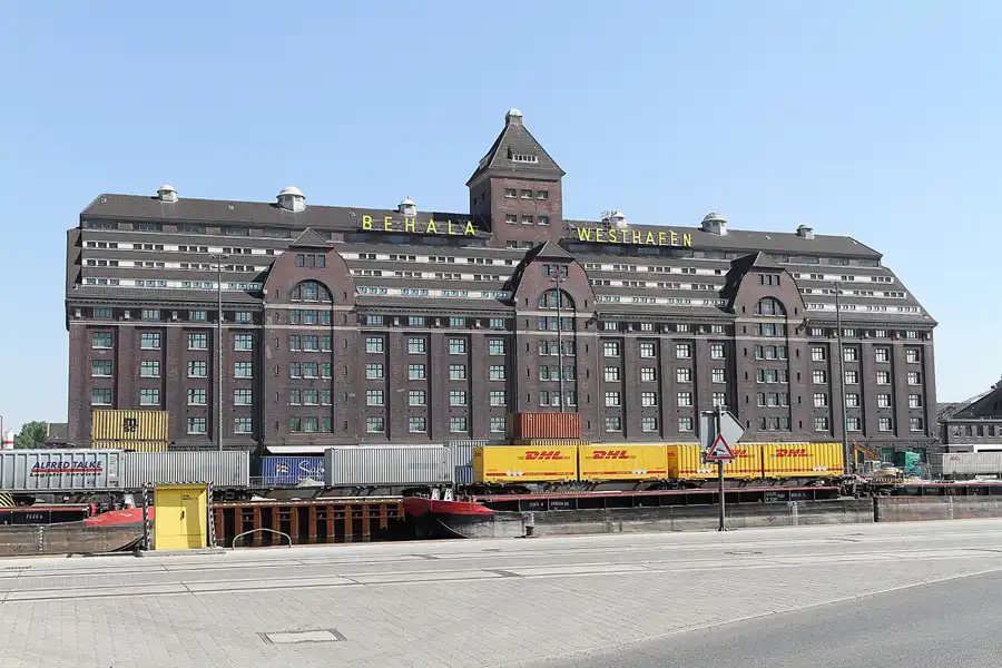 046 | 2011 | Berlin | Westhafen | © carsten riede fotografie