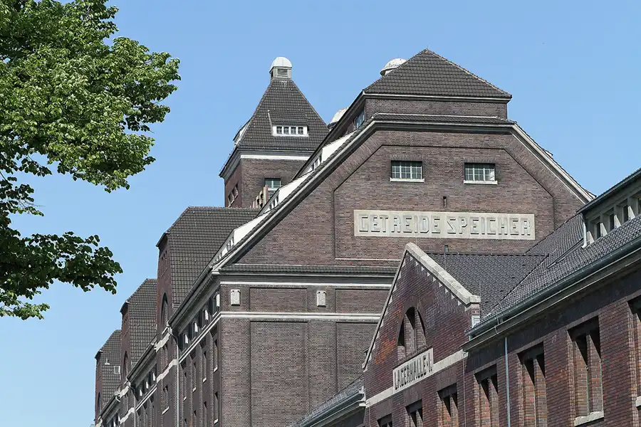 050 | 2011 | Berlin | Westhafen | © carsten riede fotografie