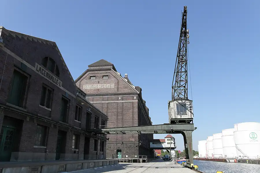 054 | 2011 | Berlin | Westhafen | © carsten riede fotografie