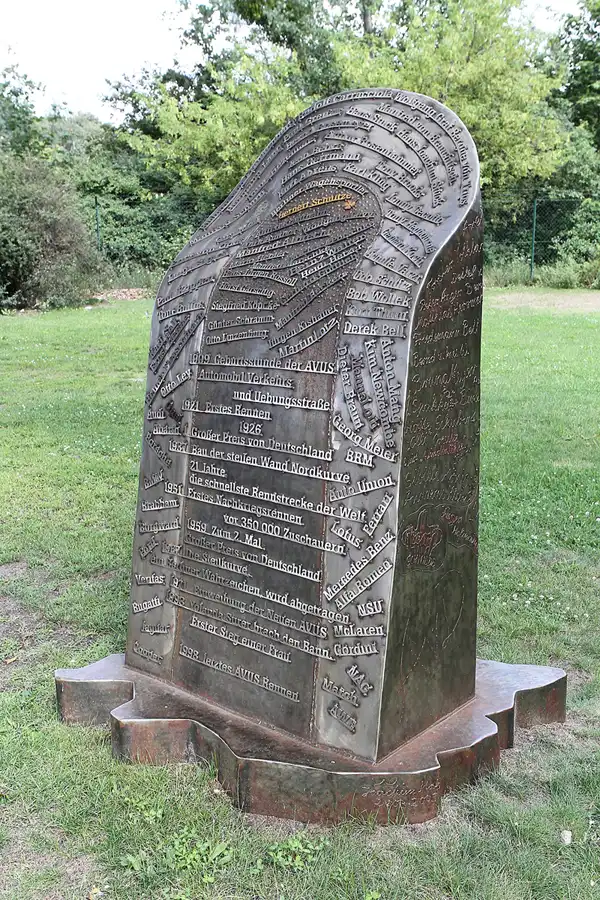 003 | 2011 | Berlin | Avus Denkmal an der Spinner-Brücke – Spanische Allee | © carsten riede fotografie