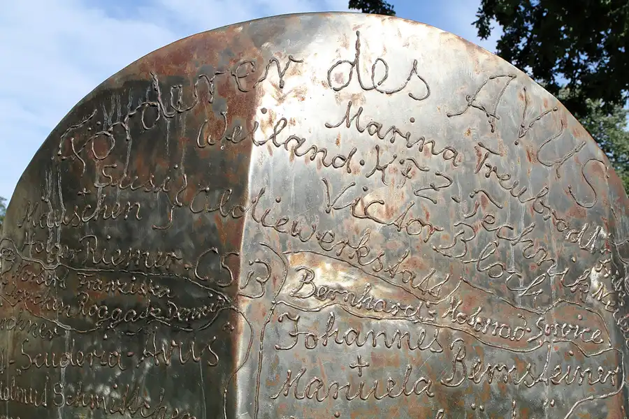 009 | 2011 | Berlin | Avus Denkmal an der Spinner-Brücke – Spanische Allee | © carsten riede fotografie