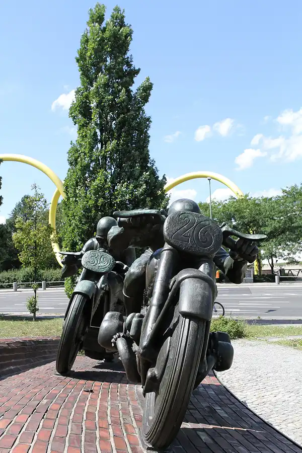 016 | 2011 | Berlin | Avus Denkmal Messedamm | © carsten riede fotografie