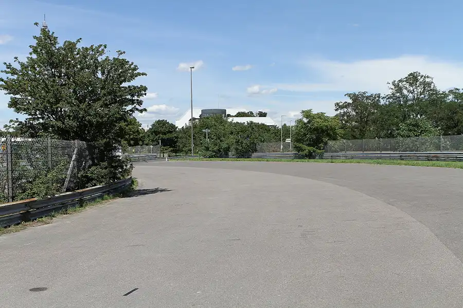 028 | 2011 | Berlin | Avus Nordkurve | © carsten riede fotografie