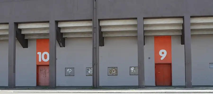 037 | 2011 | Berlin | Messedamm – Rückseite der Avus Tribünen | © carsten riede fotografie