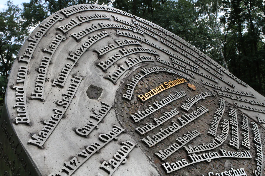 004 | 2011 | Berlin | Avus Denkmal an der Spinner-Brücke – Spanische Allee | © carsten riede fotografie