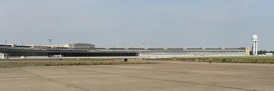002 | 2011 | Berlin | Tempelhof Field | © carsten riede fotografie