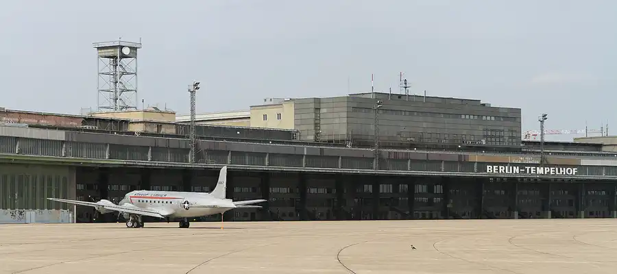 009 | 2011 | Berlin | Tempelhof Field | © carsten riede fotografie