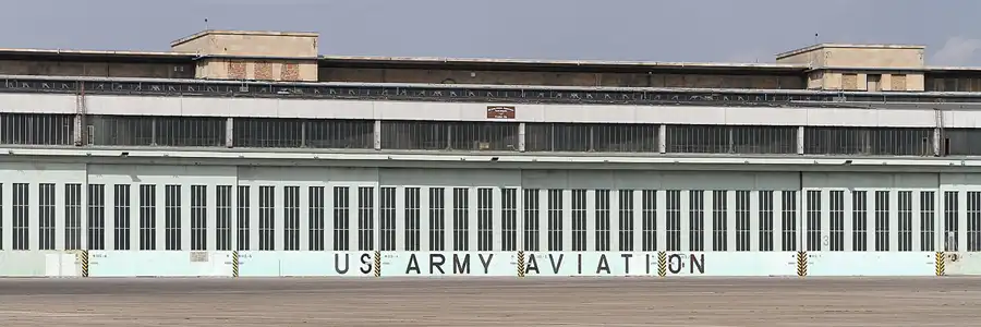 021 | 2011 | Berlin | Tempelhof Field | © carsten riede fotografie