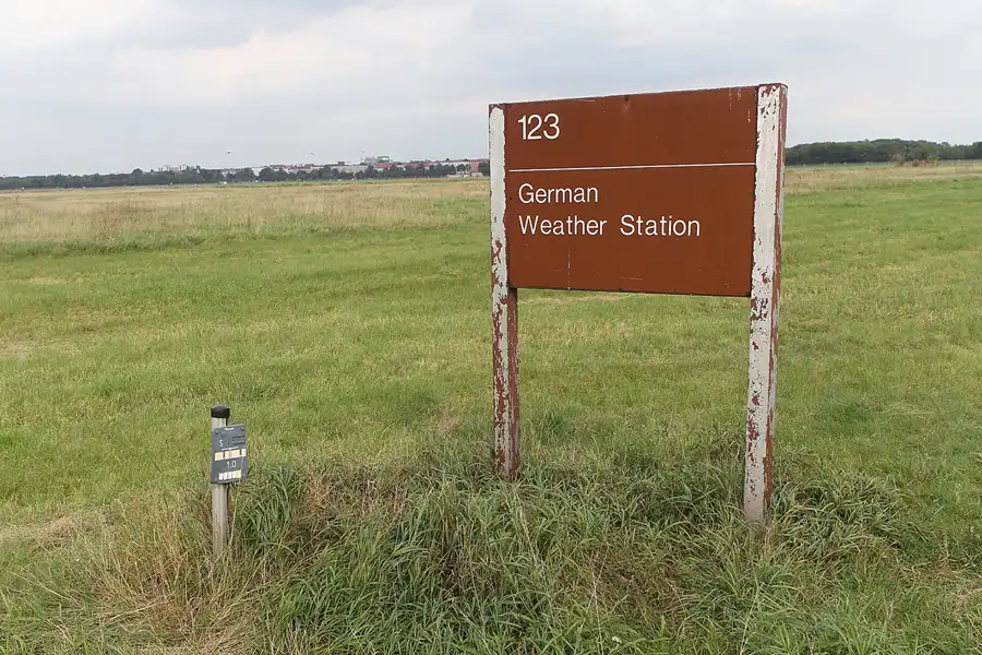 049 | 2011 | Berlin | Tempelhof Field | © carsten riede fotografie