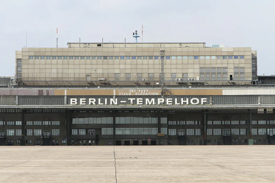 019 | 2011 | Berlin | Tempelhof Field | © carsten riede fotografie
