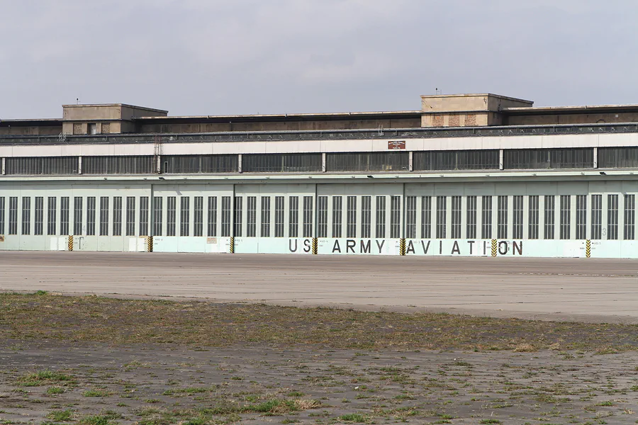 027 | 2011 | Berlin | Tempelhof Field | © carsten riede fotografie