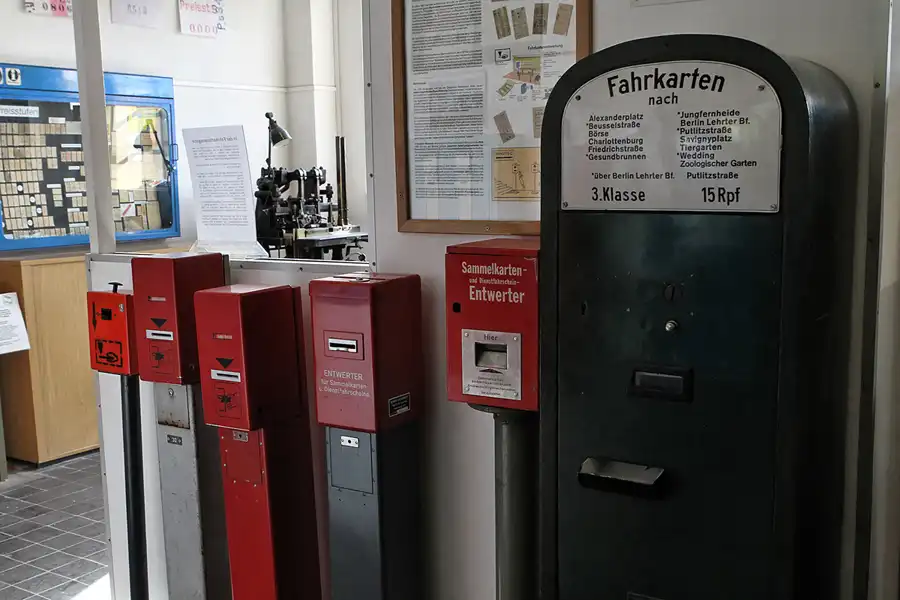 024 | 2011 | Griebnitzsee | S-Bahn Museum | © carsten riede fotografie