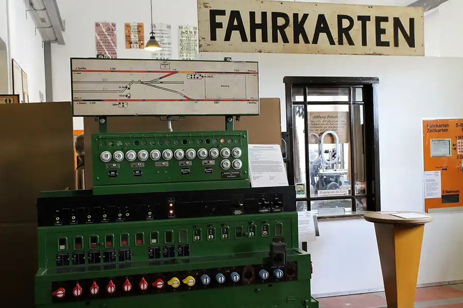 058 | 2011 | Griebnitzsee | S-Bahn Museum | © carsten riede fotografie