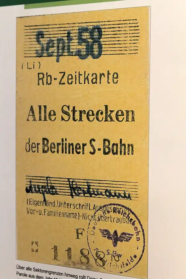 066 | 2011 | Griebnitzsee | S-Bahn Museum | © carsten riede fotografie