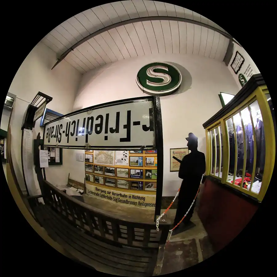 082 | 2011 | Griebnitzsee | S-Bahn Museum | © carsten riede fotografie