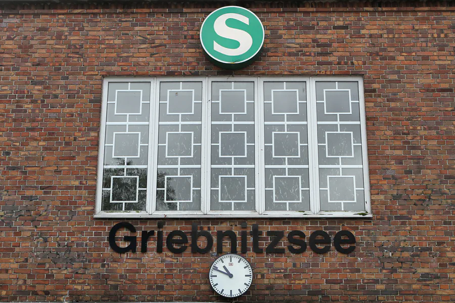 001 | 2011 | Griebnitzsee | S-Bahnhof | © carsten riede fotografie