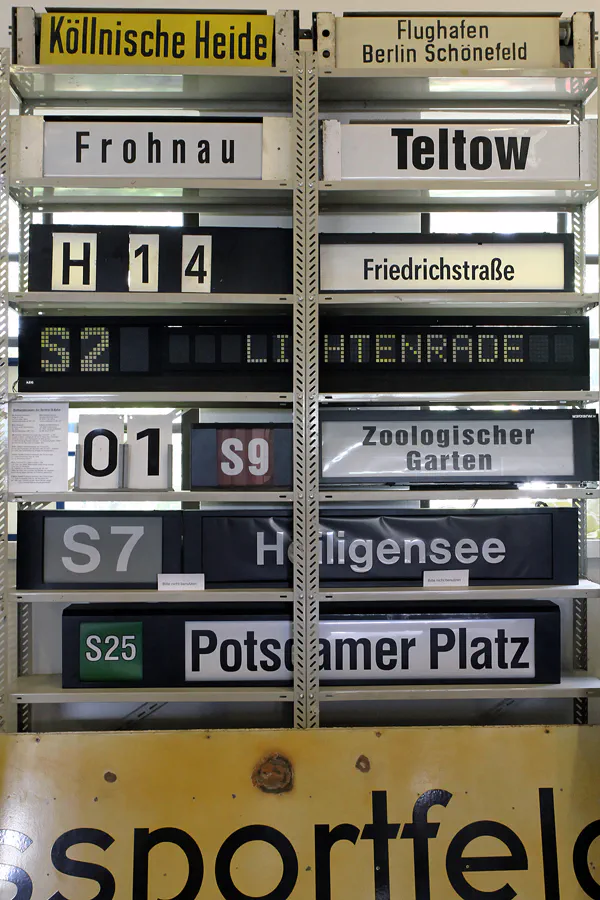 043 | 2011 | Griebnitzsee | S-Bahn Museum | © carsten riede fotografie
