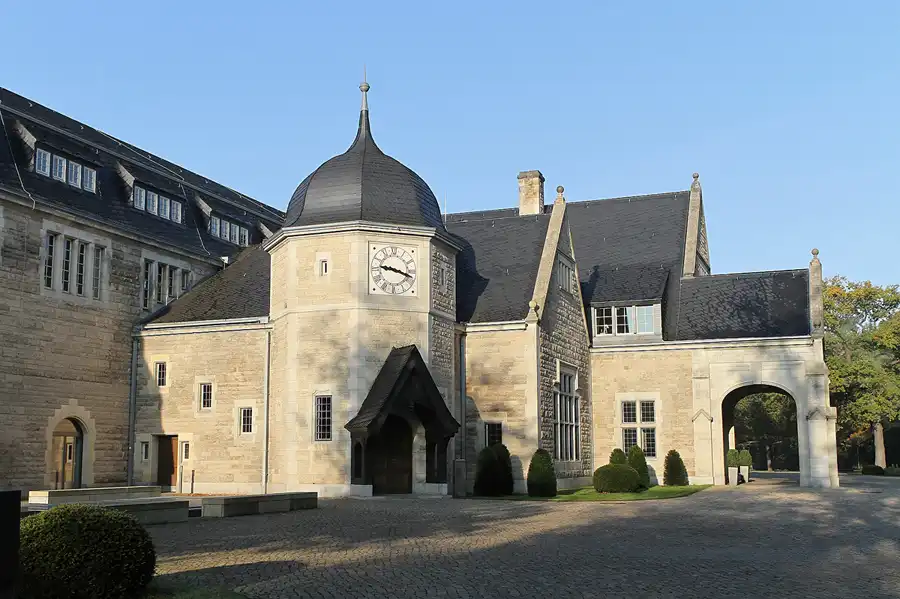 001 | 2011 | Potsdam | Bahnhof Potsdam Park Sanssouci | © carsten riede fotografie