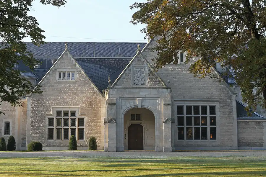 003 | 2011 | Potsdam | Bahnhof Potsdam Park Sanssouci | © carsten riede fotografie