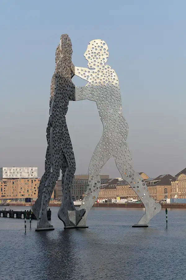 006 | 2011 | Berlin | Osthafen – Molecule Man | © carsten riede fotografie